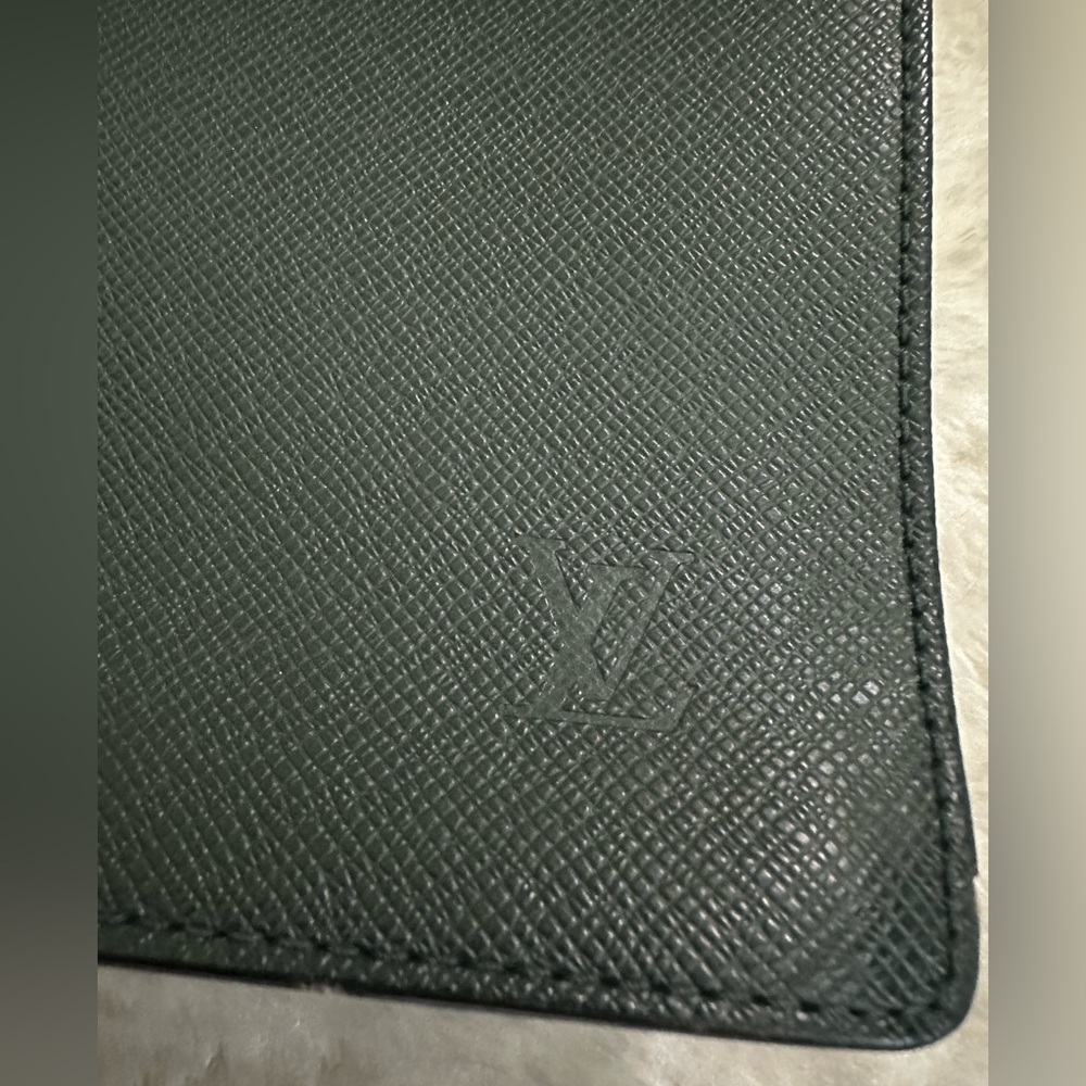 Louis Vuitton Large Green Taiga Leather Briefcase - Picture 11 of 12